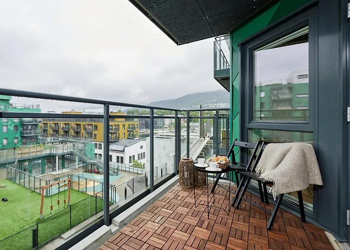Stylish 2-Br Retreat In Heart Of Vibrant Bergen